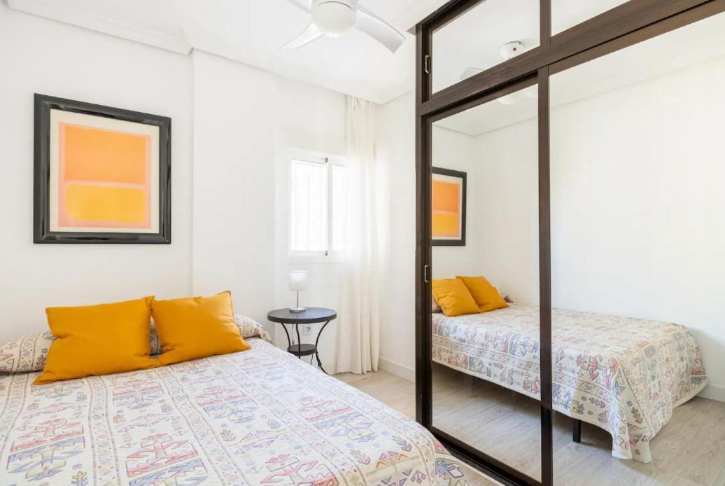 Apartamento Amplio Con 4 Habitaciones Y 2 Banos - Great Apartment With 4 Rooms - 2 Baths 세비야 외부 사진