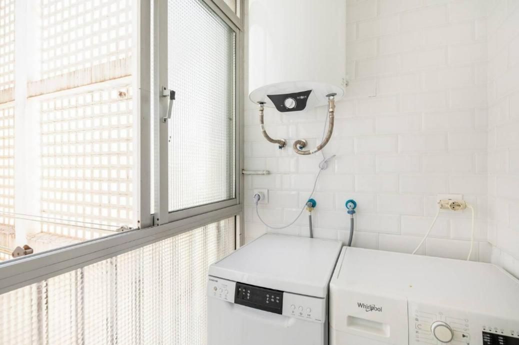 Apartamento Amplio Con 4 Habitaciones Y 2 Banos - Great Apartment With 4 Rooms - 2 Baths 세비야 외부 사진