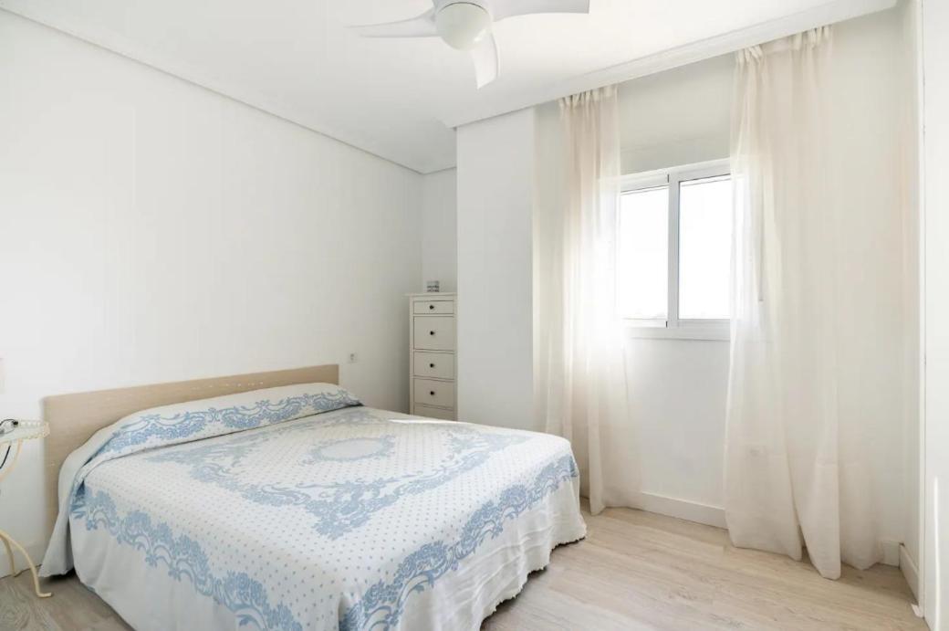 Apartamento Amplio Con 4 Habitaciones Y 2 Banos - Great Apartment With 4 Rooms - 2 Baths 세비야 외부 사진