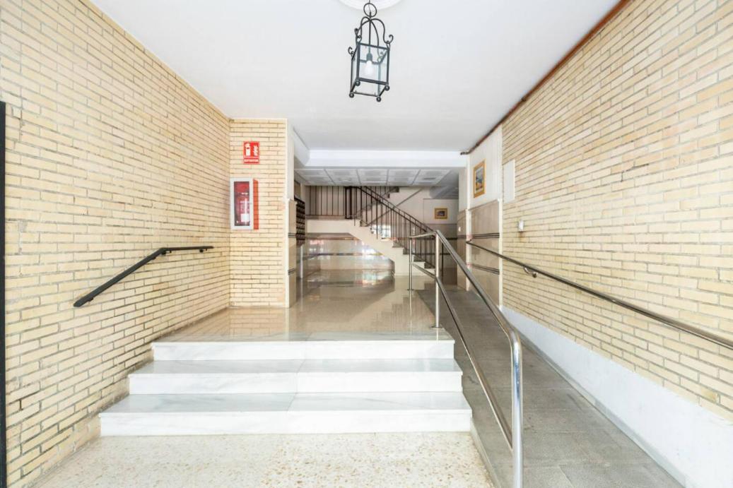 Apartamento Amplio Con 4 Habitaciones Y 2 Banos - Great Apartment With 4 Rooms - 2 Baths 세비야 외부 사진