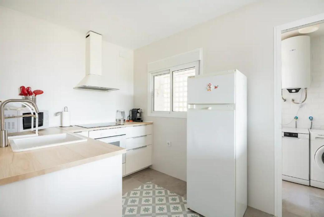 Apartamento Amplio Con 4 Habitaciones Y 2 Banos - Great Apartment With 4 Rooms - 2 Baths 세비야 외부 사진