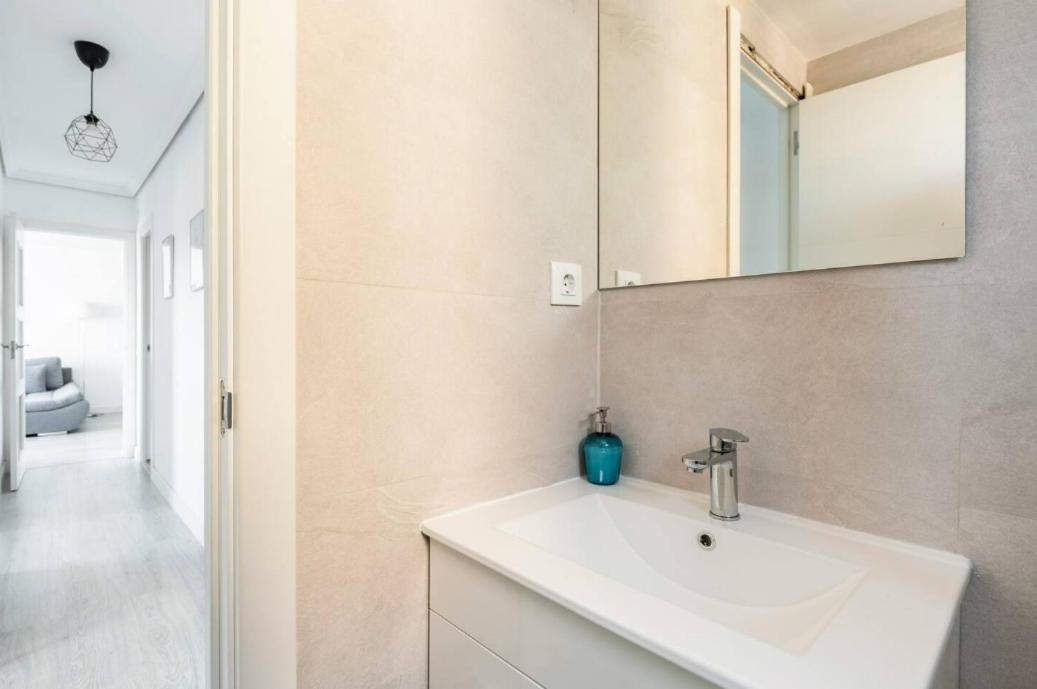 Apartamento Amplio Con 4 Habitaciones Y 2 Banos - Great Apartment With 4 Rooms - 2 Baths 세비야 외부 사진