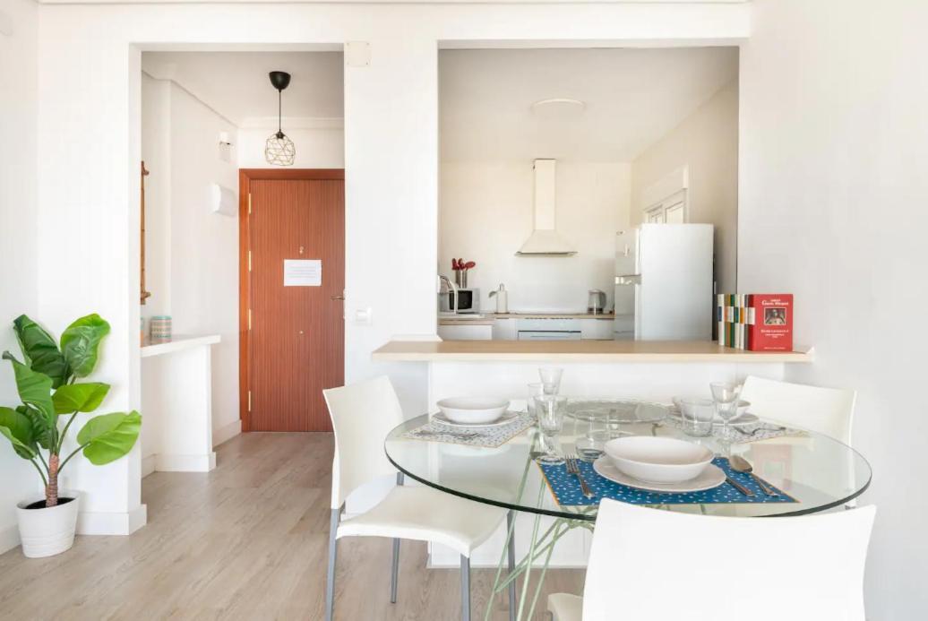 Apartamento Amplio Con 4 Habitaciones Y 2 Banos - Great Apartment With 4 Rooms - 2 Baths 세비야 외부 사진