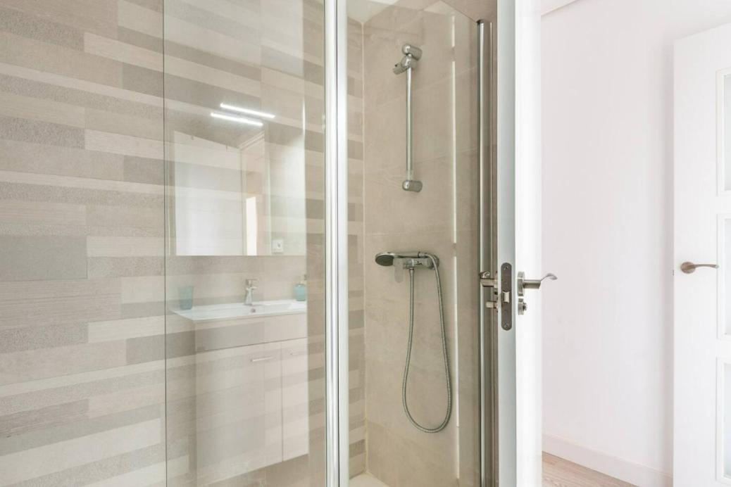 Apartamento Amplio Con 4 Habitaciones Y 2 Banos - Great Apartment With 4 Rooms - 2 Baths 세비야 외부 사진