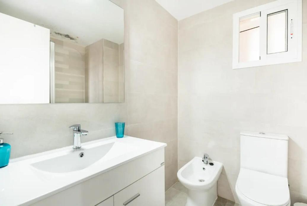 Apartamento Amplio Con 4 Habitaciones Y 2 Banos - Great Apartment With 4 Rooms - 2 Baths 세비야 외부 사진