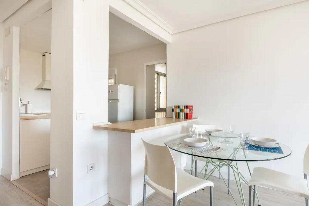 Apartamento Amplio Con 4 Habitaciones Y 2 Banos - Great Apartment With 4 Rooms - 2 Baths 세비야 외부 사진