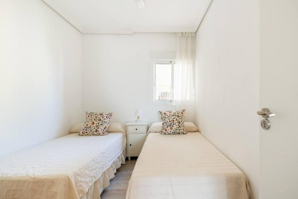 Apartamento Amplio Con 4 Habitaciones Y 2 Banos - Great Apartment With 4 Rooms - 2 Baths 세비야 외부 사진