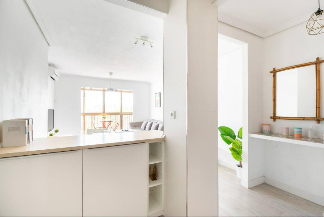 Apartamento Amplio Con 4 Habitaciones Y 2 Banos - Great Apartment With 4 Rooms - 2 Baths 세비야 외부 사진