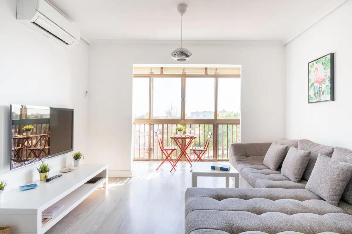 Apartamento Amplio Con 4 Habitaciones Y 2 Banos - Great Apartment With 4 Rooms - 2 Baths 세비야 외부 사진
